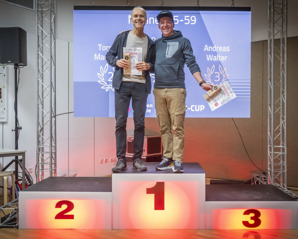 Siegerehrung 2024, Sieger der Männer 55-59 auf Siegerpodest