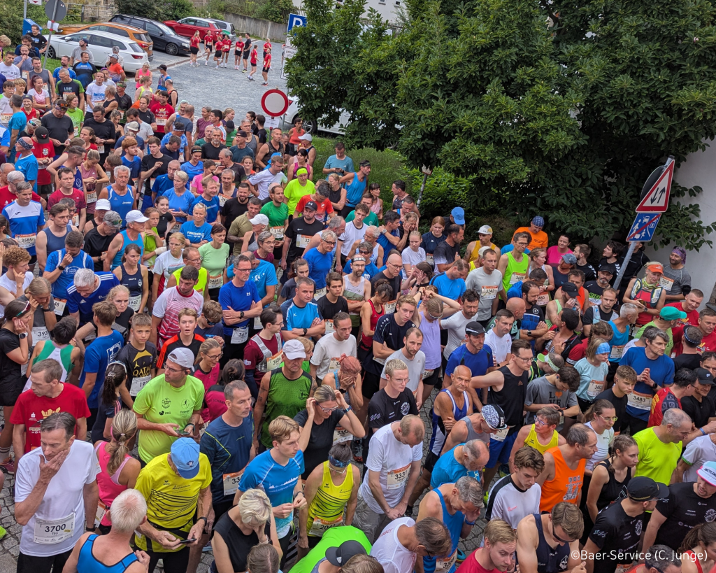 Läuferpult kurz vor dem Start beim 21. Sparkassen-Festungslauf Königstein