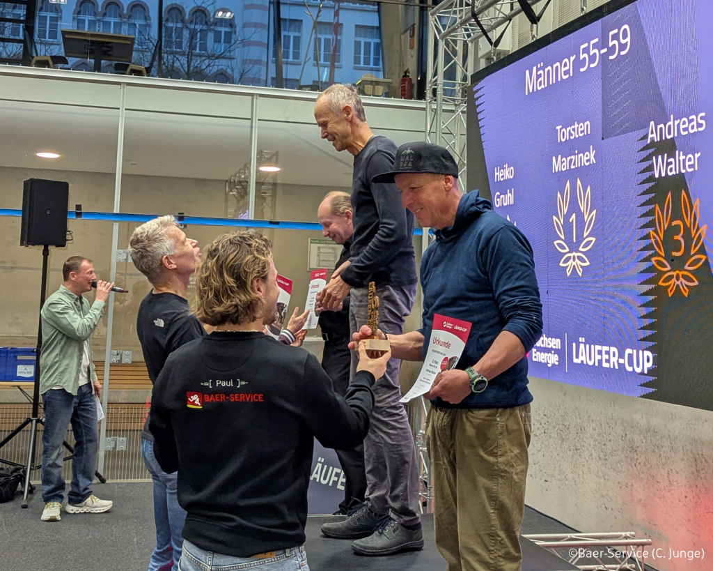 Überreichen der Präsente - Siegerehrung 2025